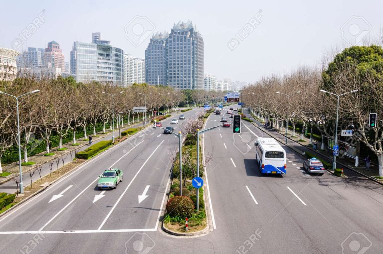 39579997-urban-roads